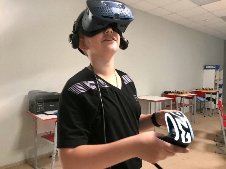 Занятия по «ЛЕГО-конструированию» и «VR-реальности».
